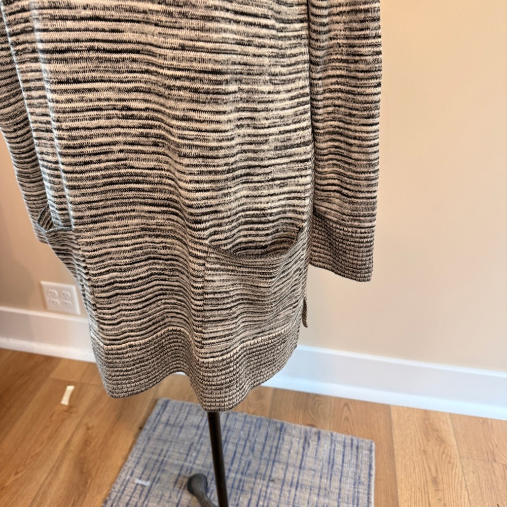 Eight Eight Eight Women's Black/White Turtle‎ Neck Sweater Size L - Picture 2 of 5